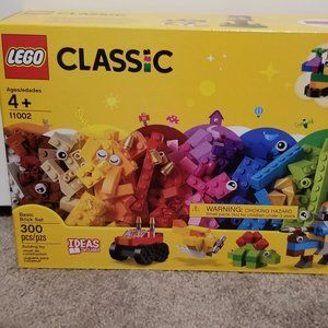Lego Classic 11002 (Retired Set) - 300 pieces